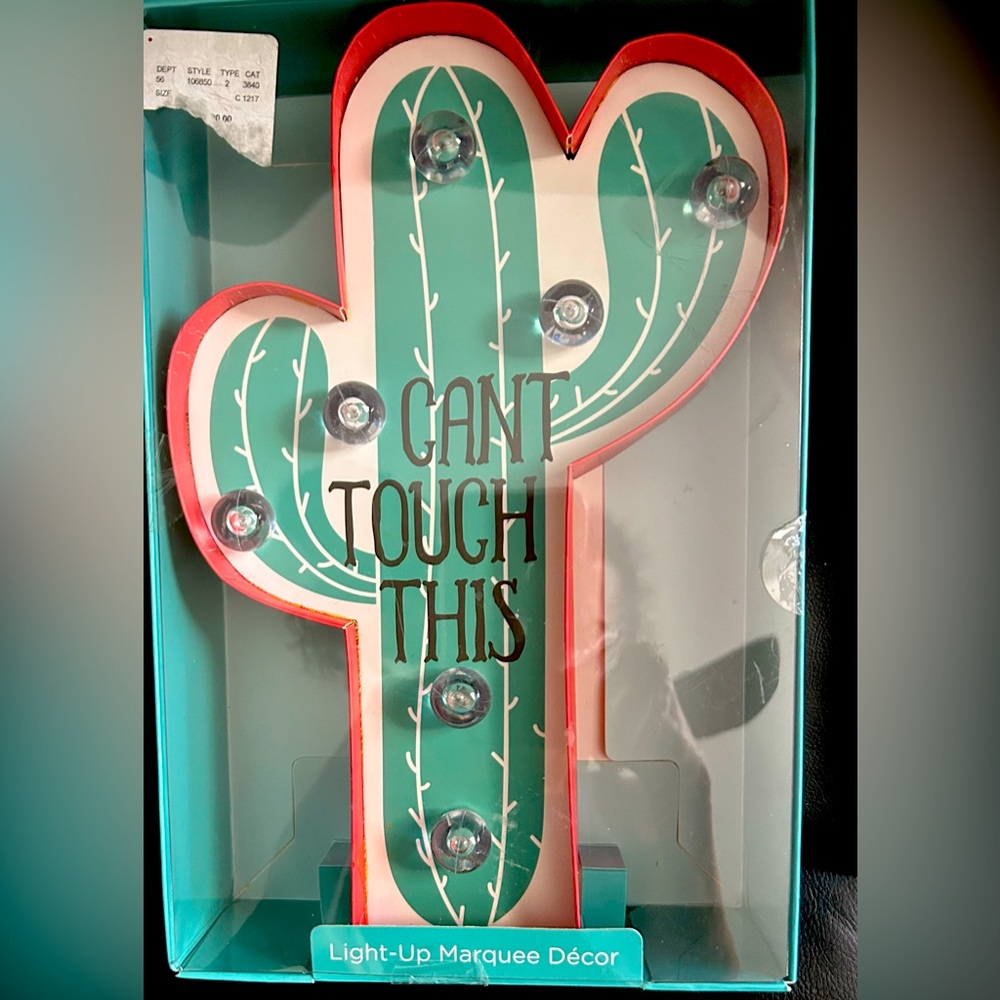 NWT Merkury Innovations Light Up Cactus Marque Decor